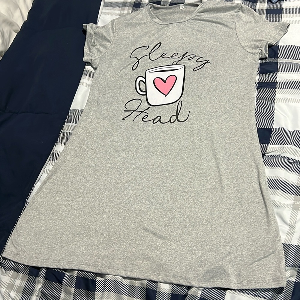 Night dress size Medium Mug with heart print says sleepy head